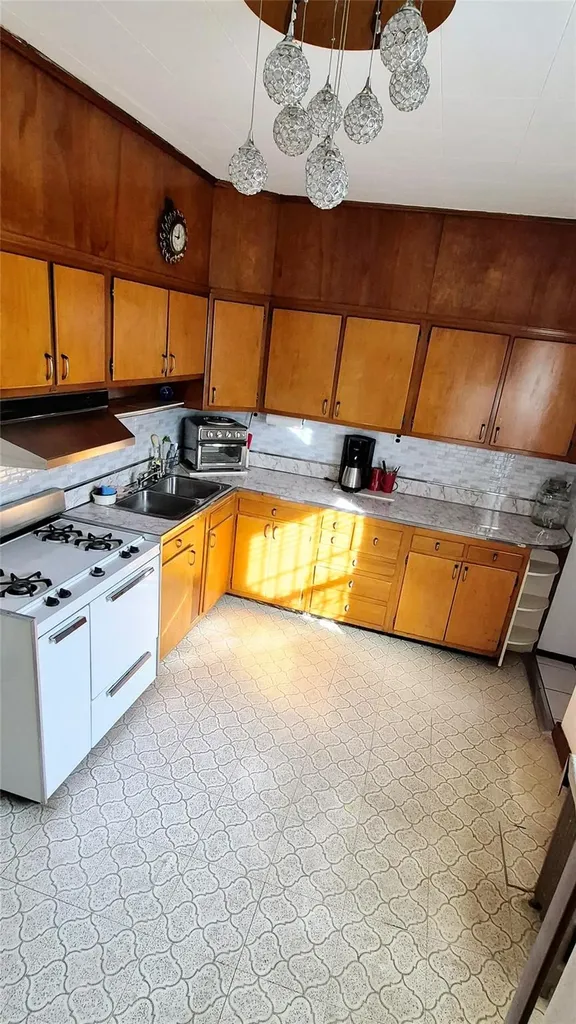 371 Eldert Lane Brooklyn NY 11208