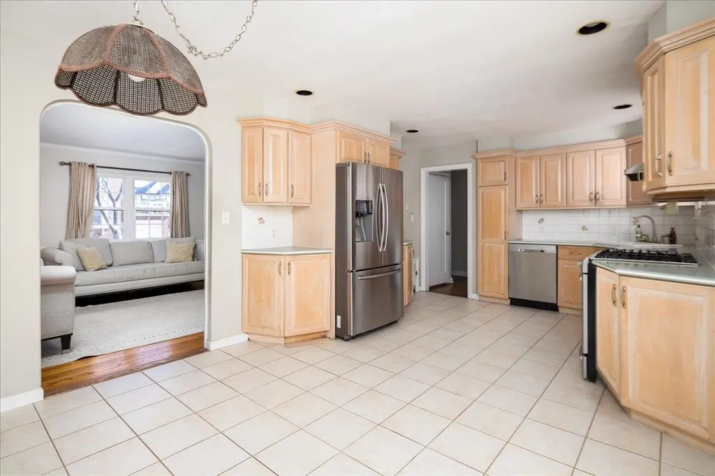 8 Garden Drive Lynbrook NY 11563