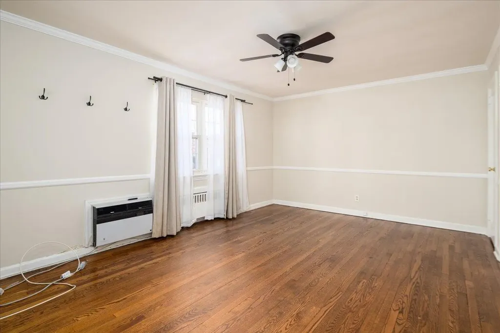 8 Garden Drive Lynbrook NY 11563
