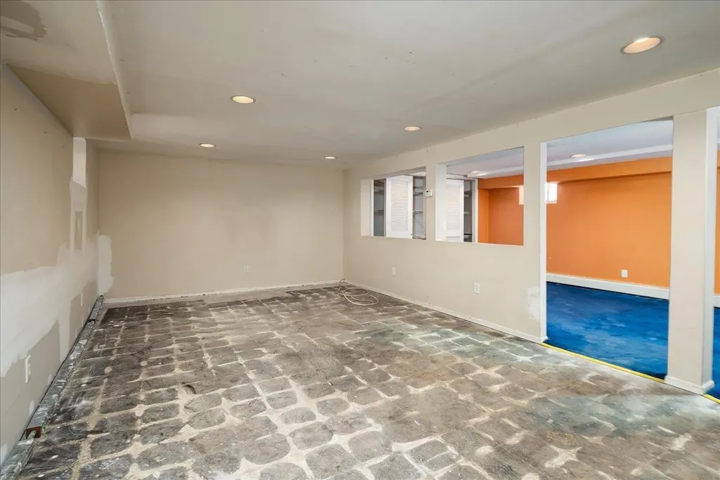 8 Garden Drive Lynbrook NY 11563