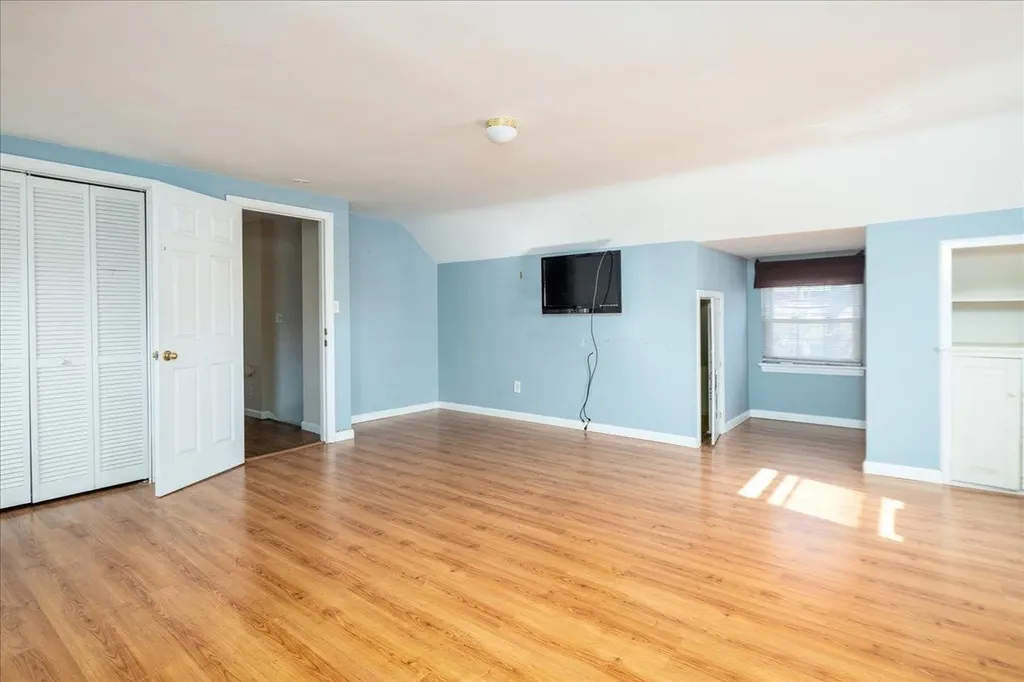 8 Garden Drive Lynbrook NY 11563