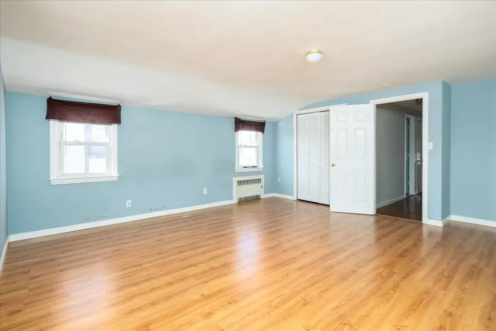 8 Garden Drive Lynbrook NY 11563