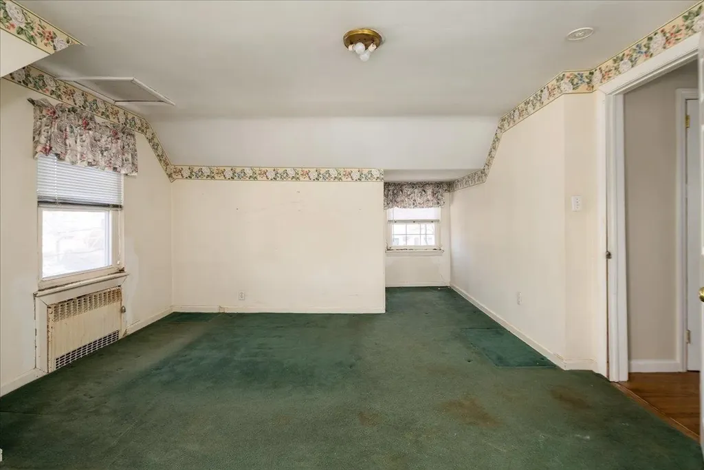 8 Garden Drive Lynbrook NY 11563