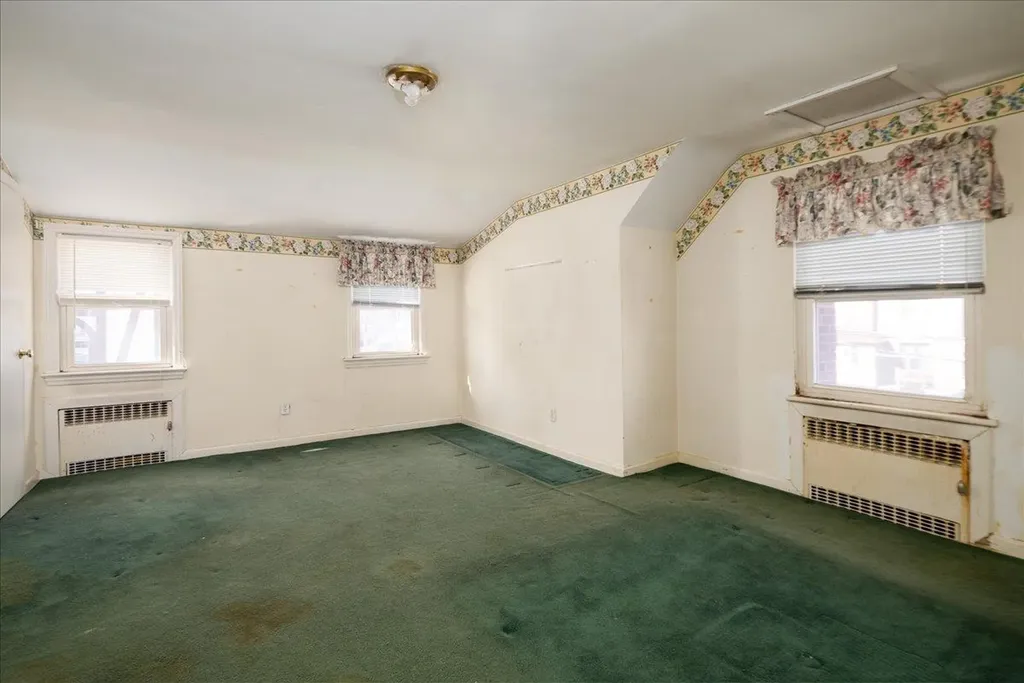 8 Garden Drive Lynbrook NY 11563