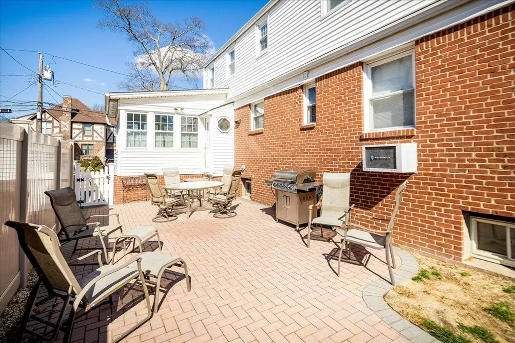 8 Garden Drive Lynbrook NY 11563