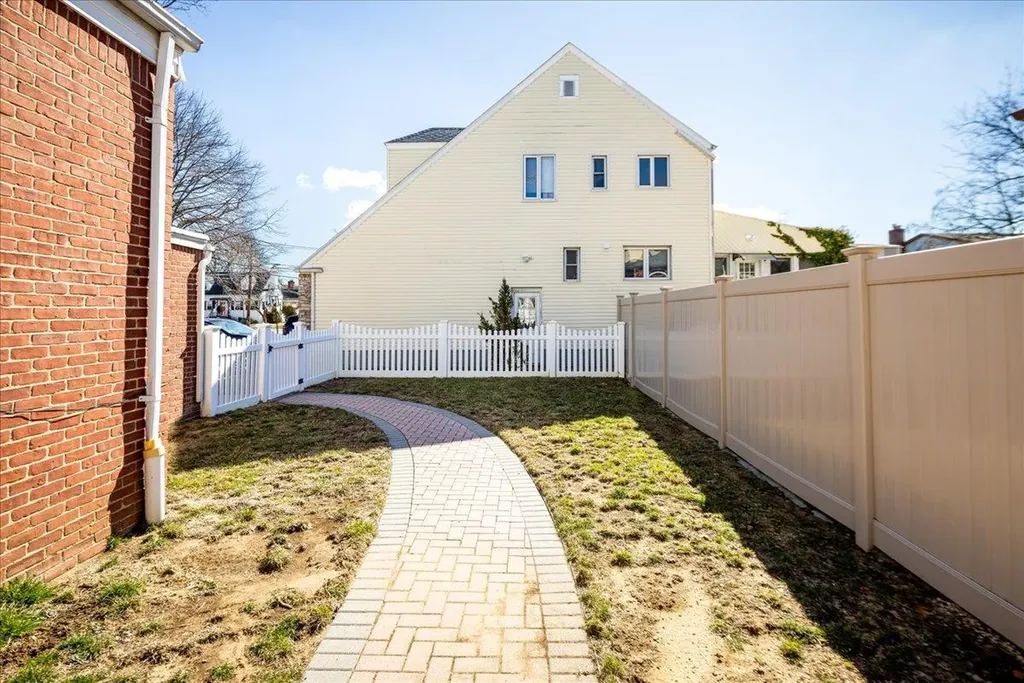 8 Garden Drive Lynbrook NY 11563