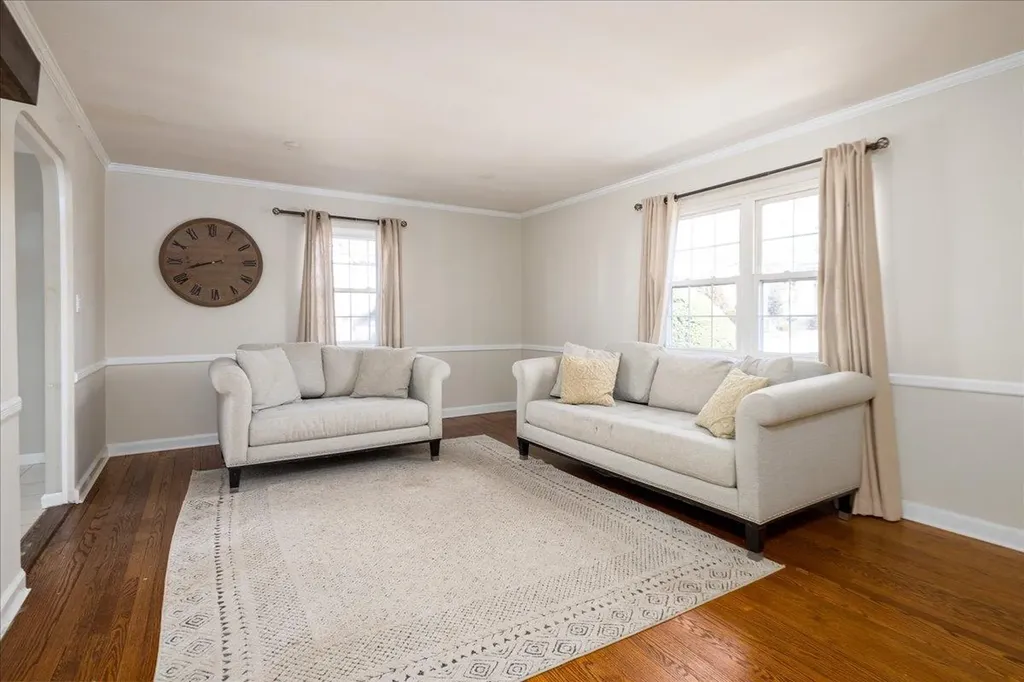 8 Garden Drive Lynbrook NY 11563