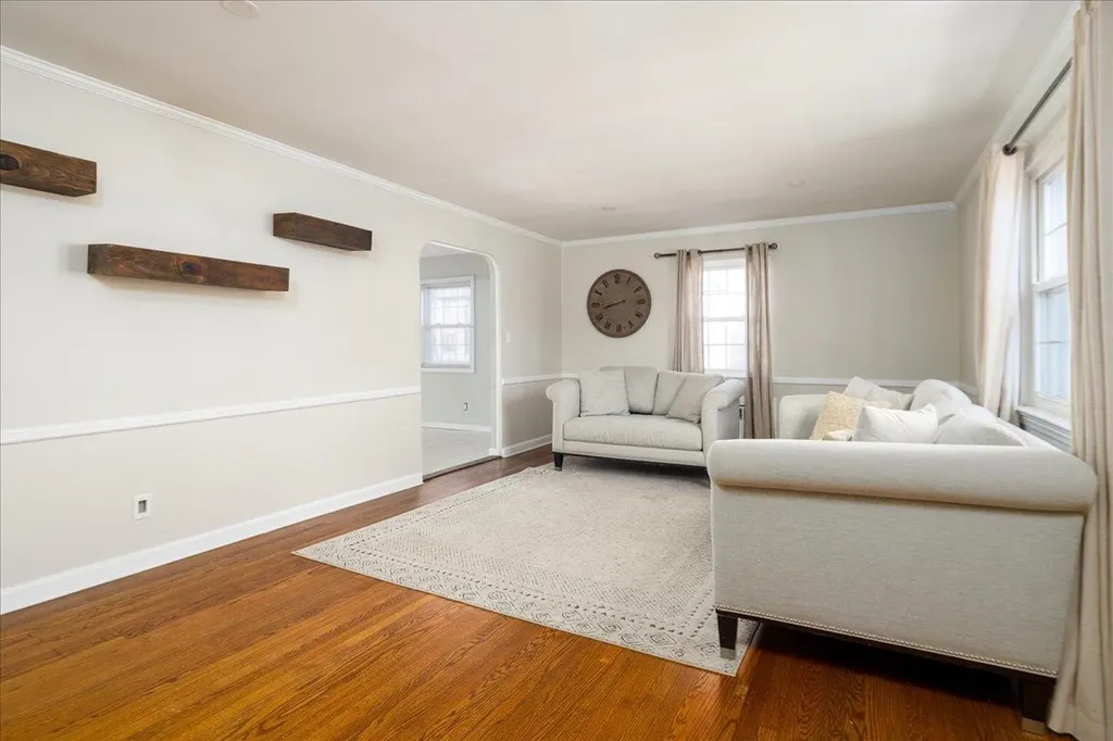 8 Garden Drive Lynbrook NY 11563