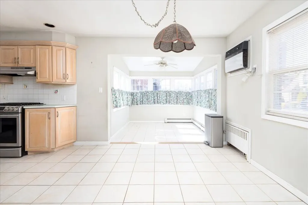 8 Garden Drive Lynbrook NY 11563