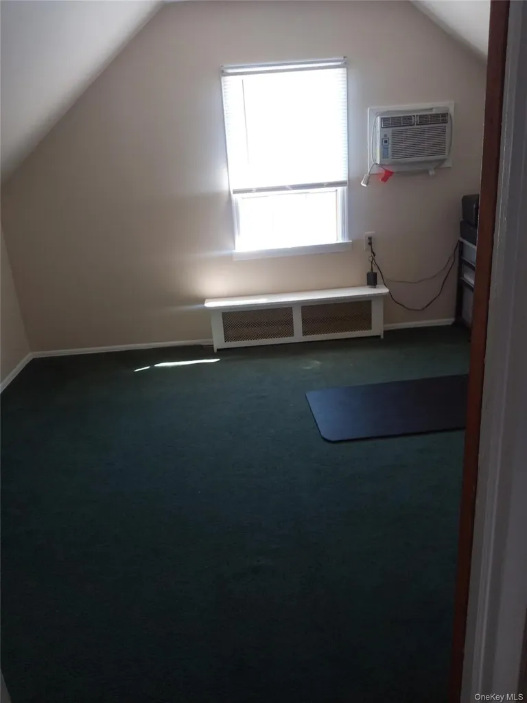 65 Heathcote Road Lindenhurst NY 11757