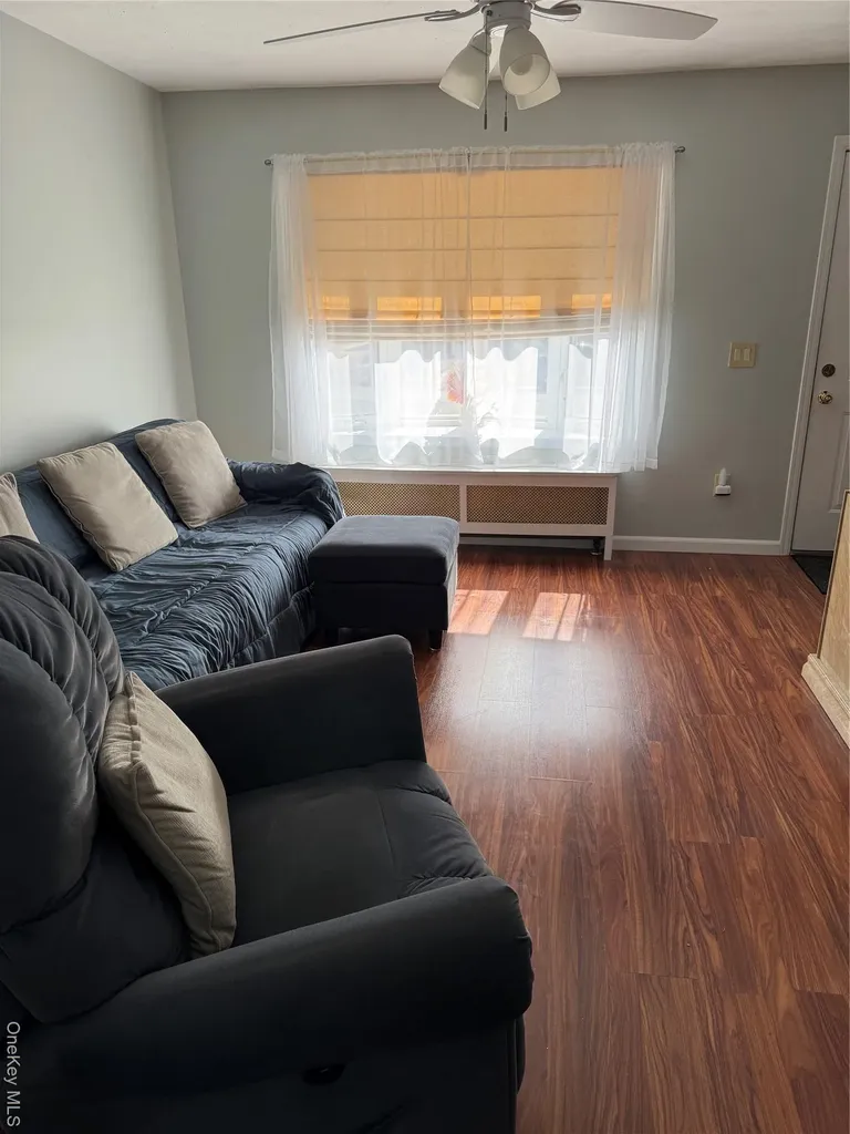 65 Heathcote Road Lindenhurst NY 11757