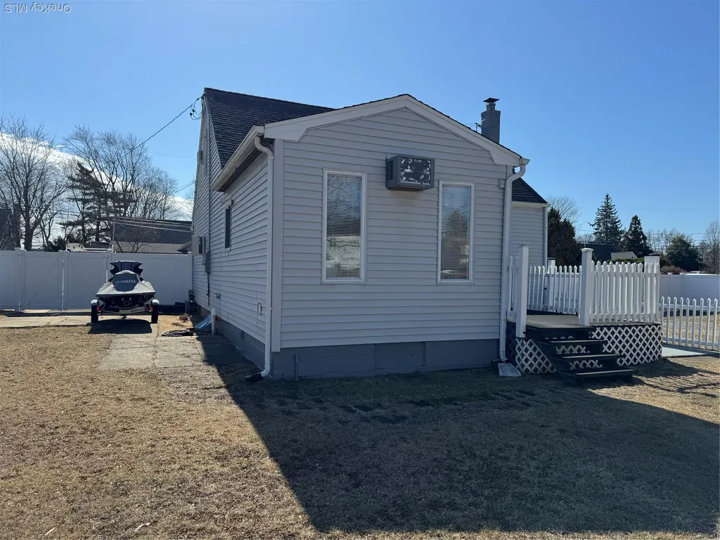 65 Heathcote Road Lindenhurst NY 11757