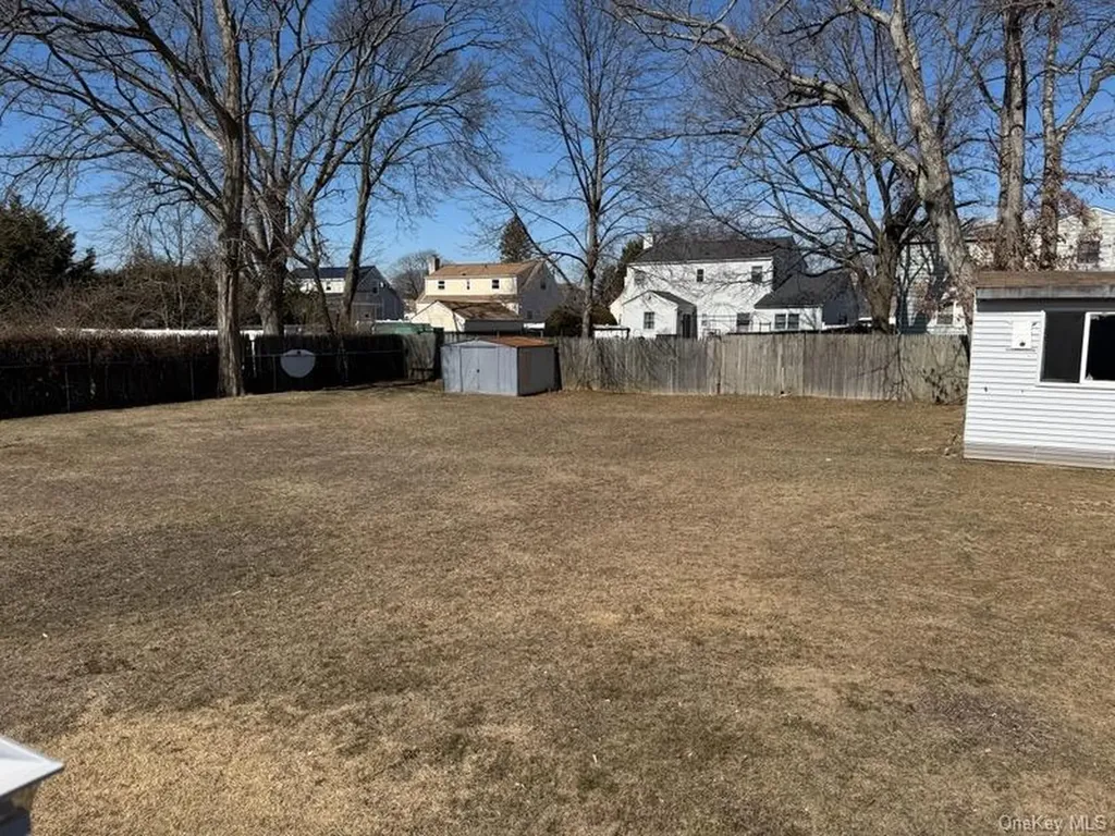 65 Heathcote Road Lindenhurst NY 11757
