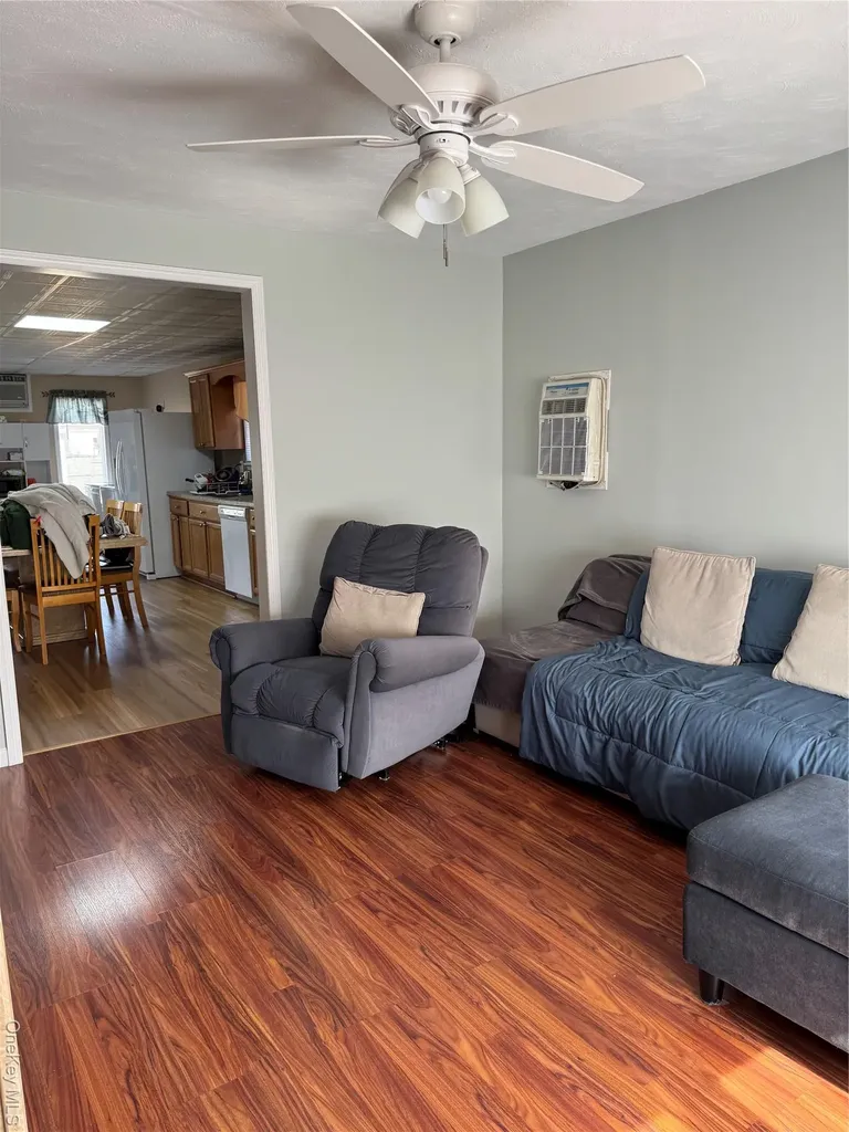 65 Heathcote Road Lindenhurst NY 11757