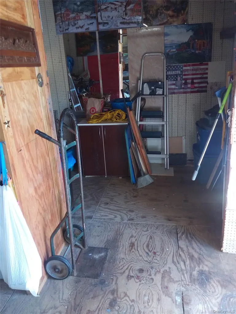 65 Heathcote Road Lindenhurst NY 11757