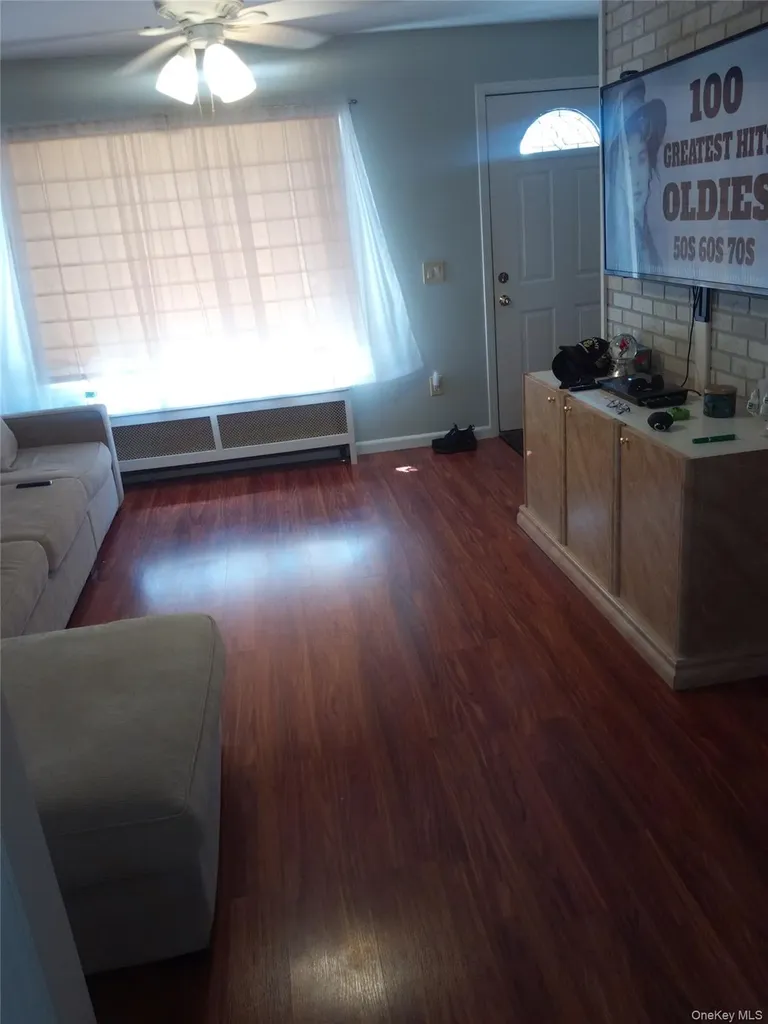 65 Heathcote Road Lindenhurst NY 11757