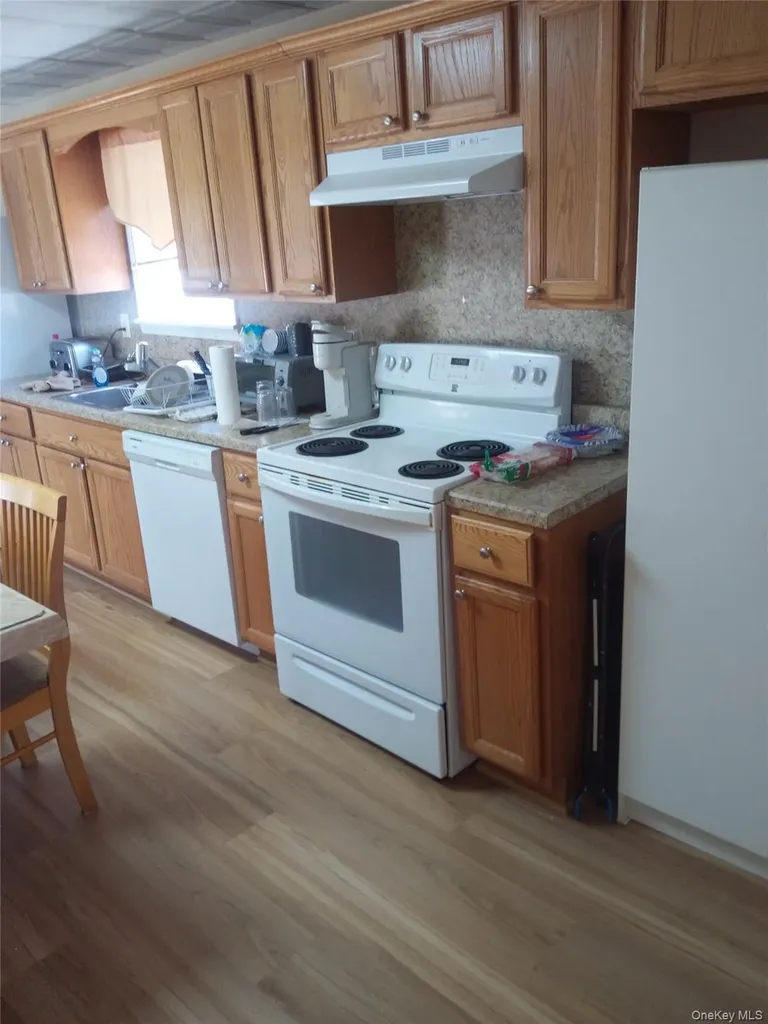 65 Heathcote Road Lindenhurst NY 11757