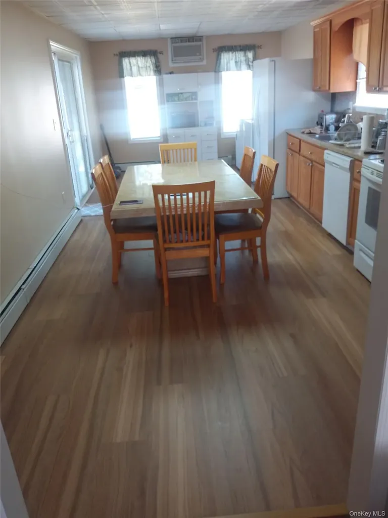 65 Heathcote Road Lindenhurst NY 11757