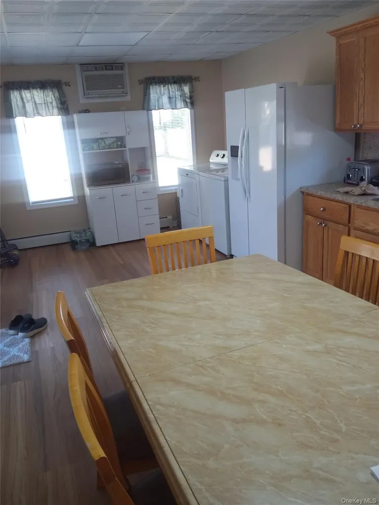65 Heathcote Road Lindenhurst NY 11757