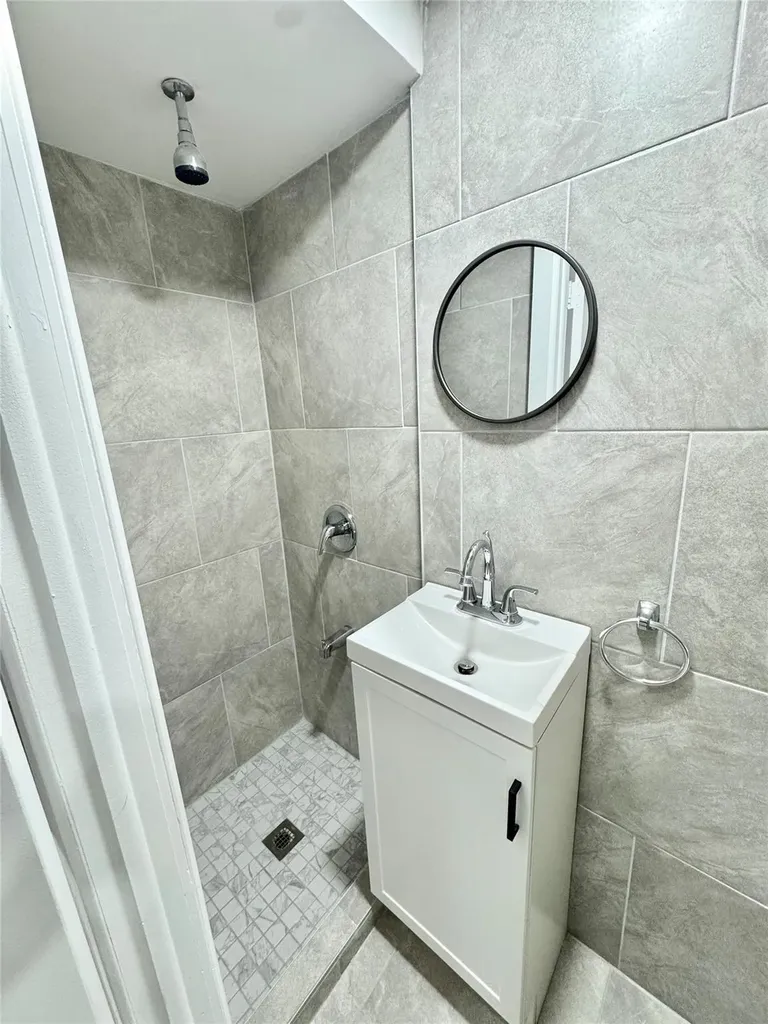 207 Kearney Avenue Bronx NY 10465