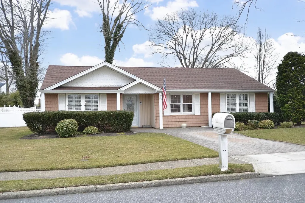 49 Starfire Drive Centereach NY 11720