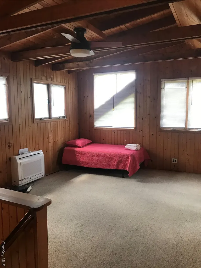 33 Dune Way Seaview NY 11770