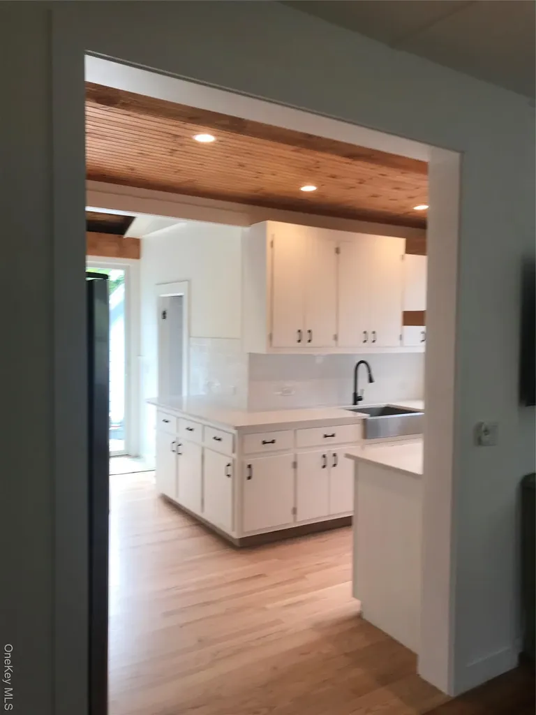 33 Dune Way Seaview NY 11770