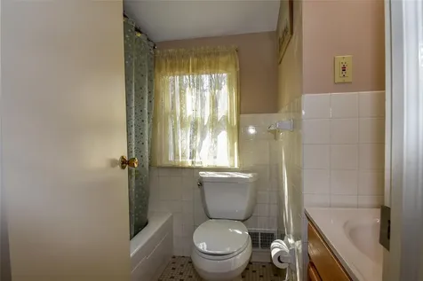 12 Valley Circle Miller Place NY 11764