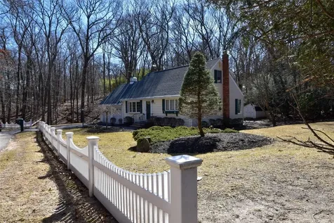 12 Valley Circle Miller Place NY 11764