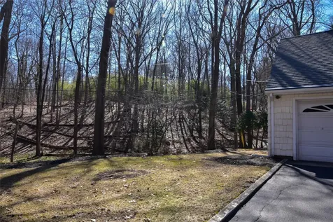 12 Valley Circle Miller Place NY 11764