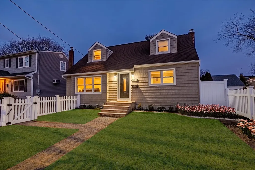 552 Meadowbrook Road Merrick NY 11566