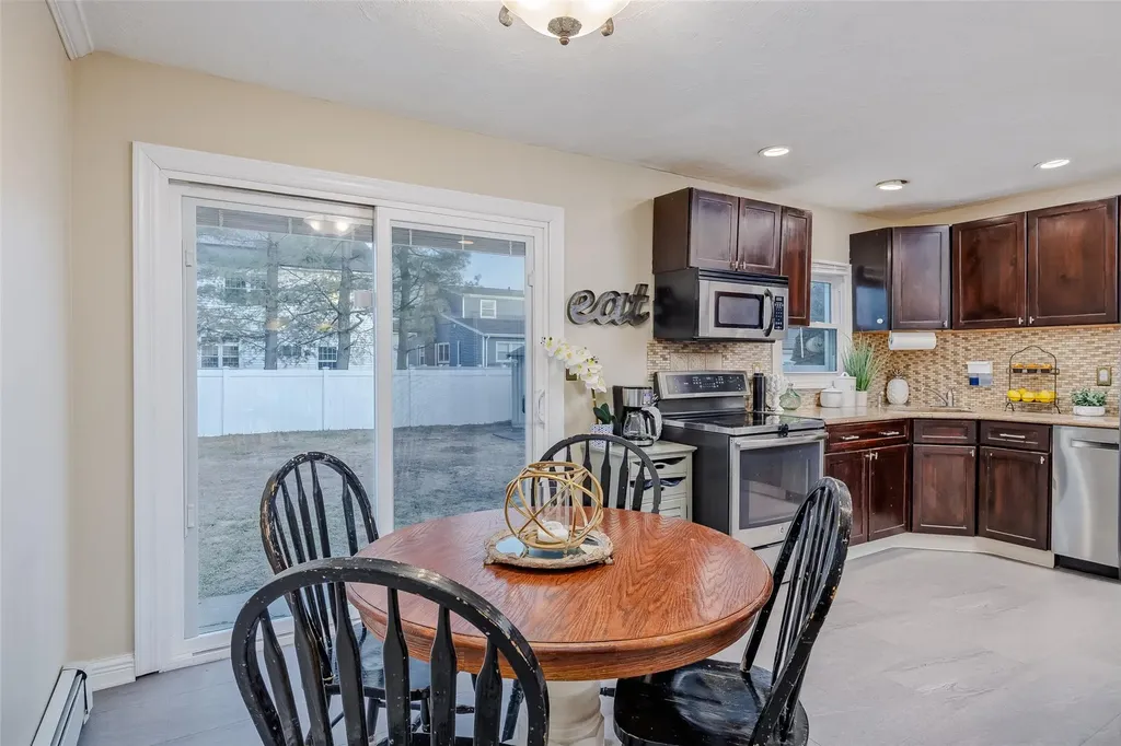 552 Meadowbrook Road Merrick NY 11566