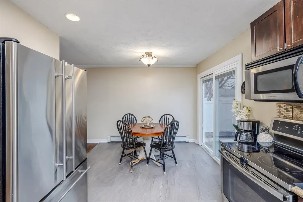 552 Meadowbrook Road Merrick NY 11566