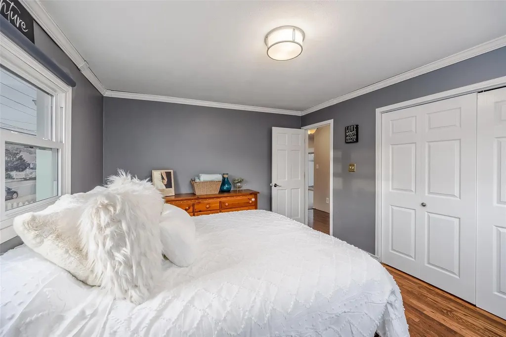 552 Meadowbrook Road Merrick NY 11566