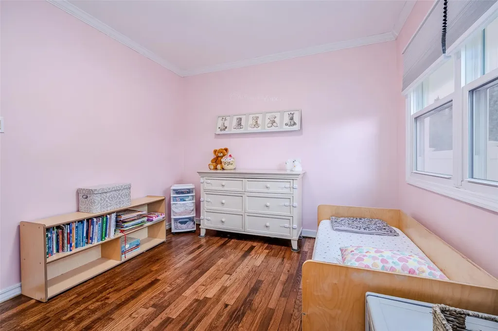 552 Meadowbrook Road Merrick NY 11566