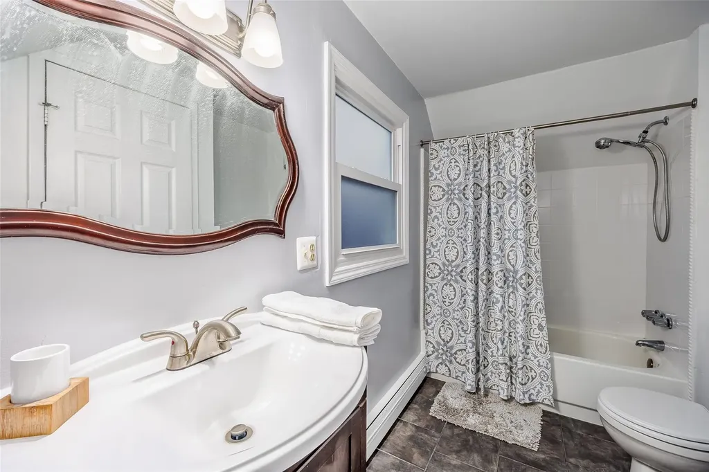 552 Meadowbrook Road Merrick NY 11566