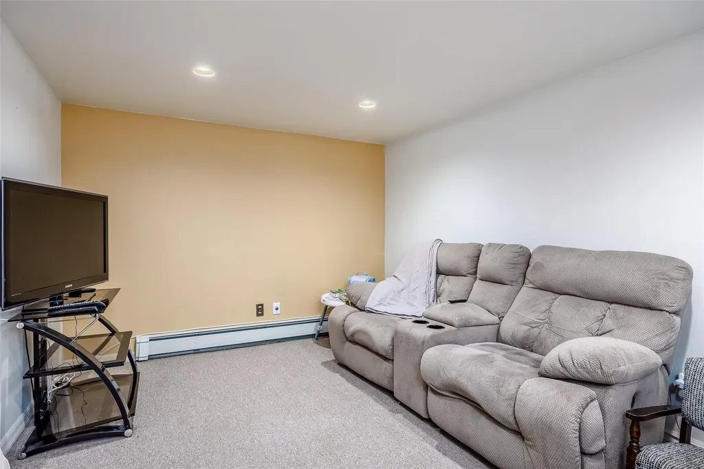 552 Meadowbrook Road Merrick NY 11566