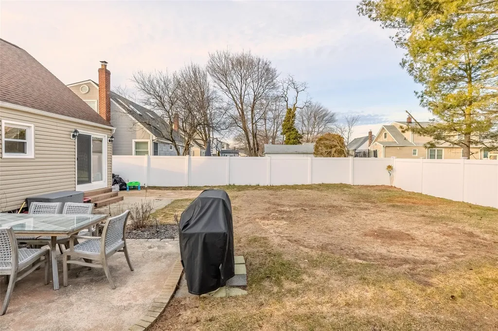 552 Meadowbrook Road Merrick NY 11566