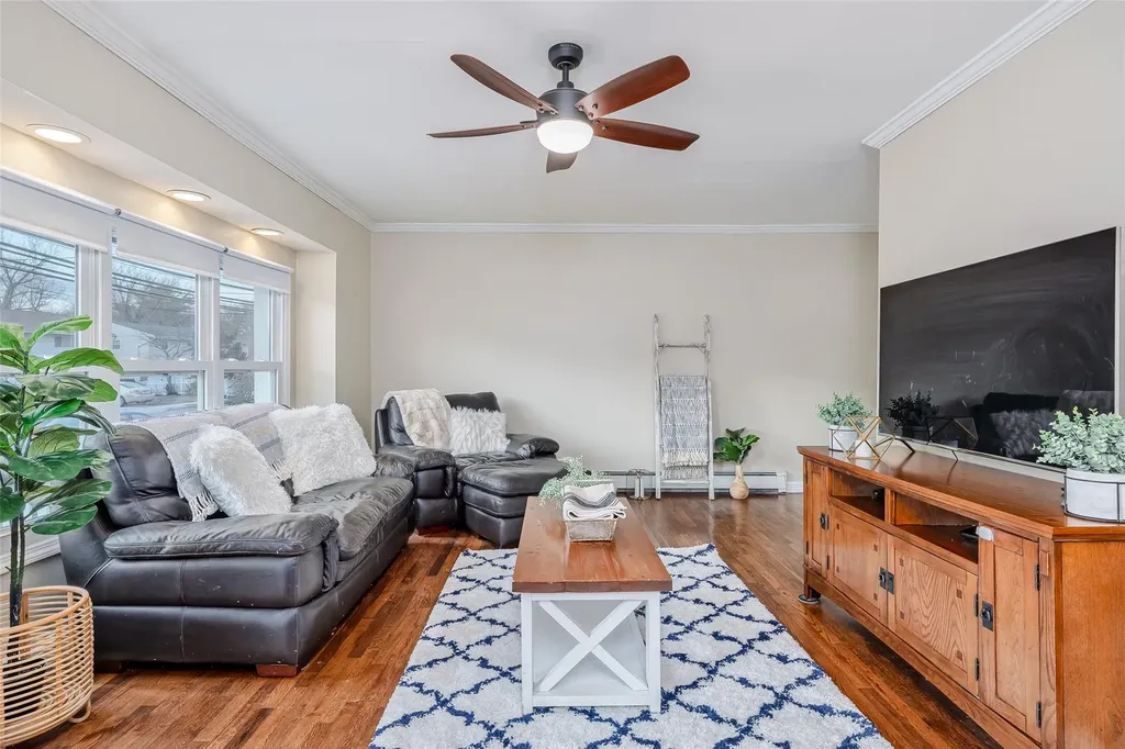 552 Meadowbrook Road Merrick NY 11566