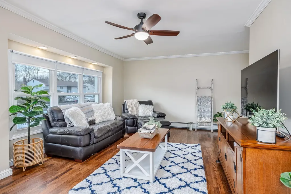 552 Meadowbrook Road Merrick NY 11566