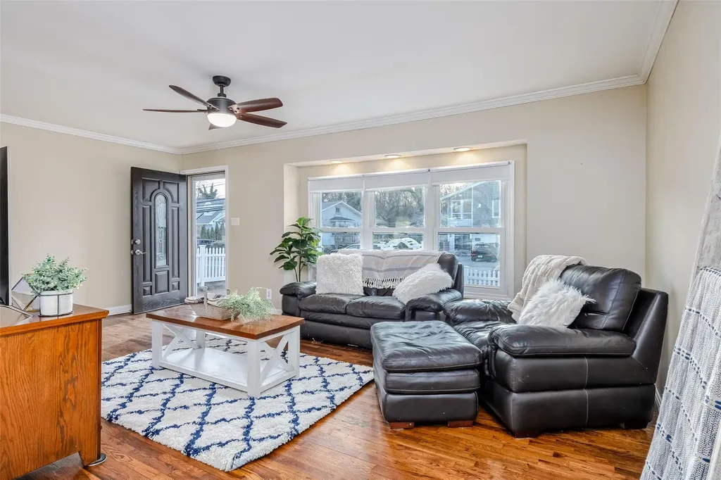 552 Meadowbrook Road Merrick NY 11566