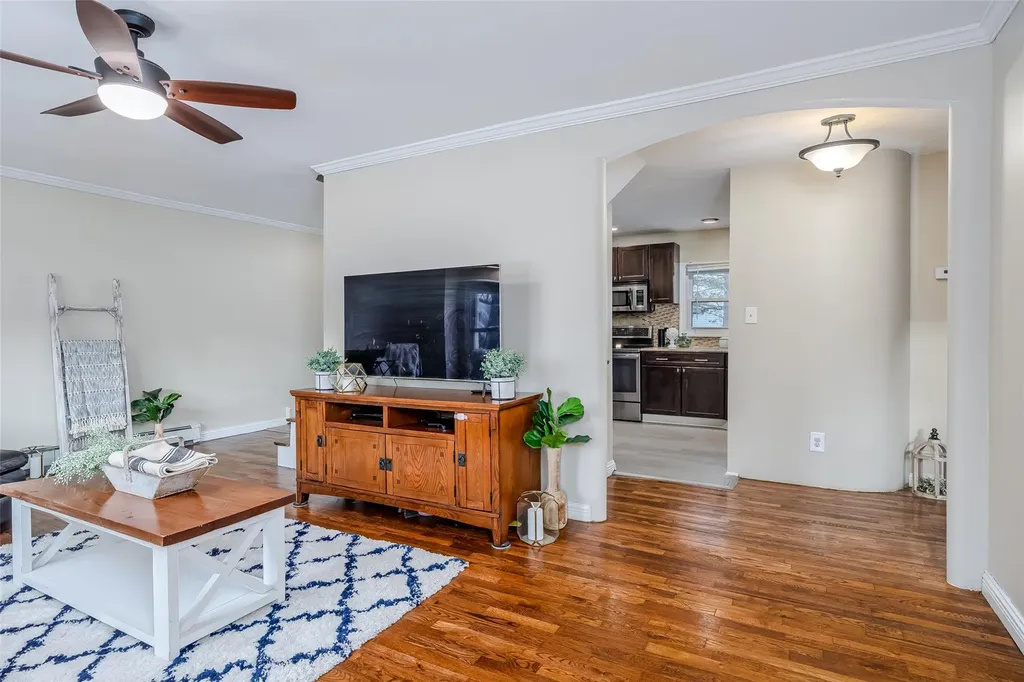 552 Meadowbrook Road Merrick NY 11566