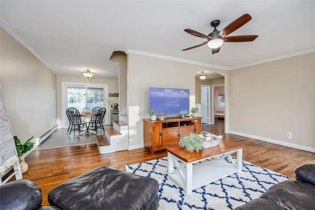 552 Meadowbrook Road Merrick NY 11566