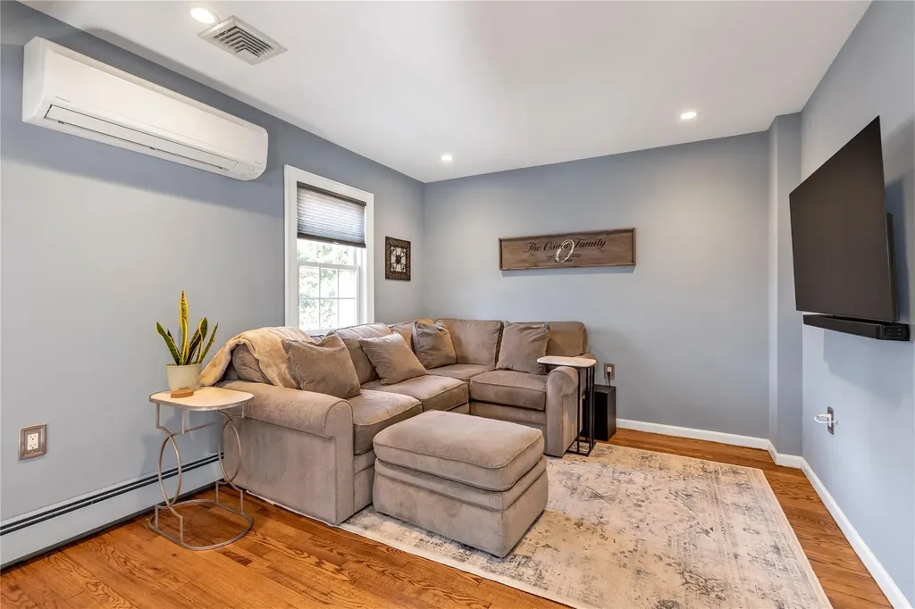 40 Hawthorne Street Lynbrook NY 11563