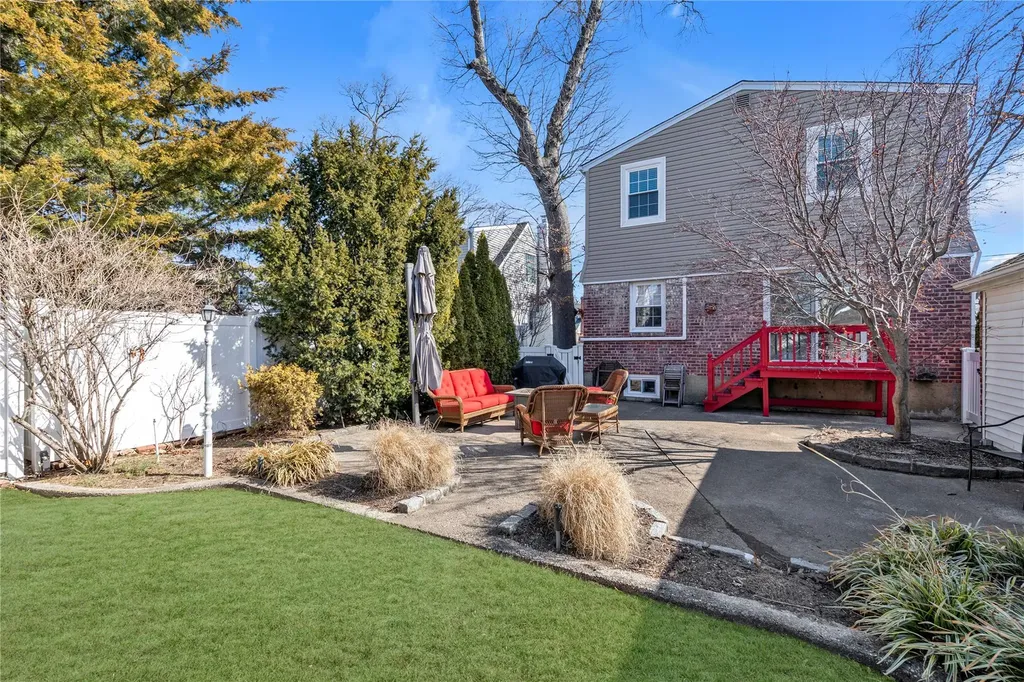 40 Hawthorne Street Lynbrook NY 11563