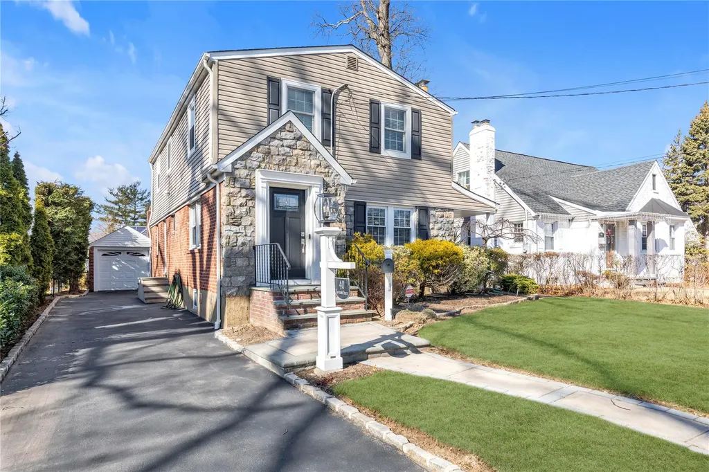 40 Hawthorne Street Lynbrook NY 11563