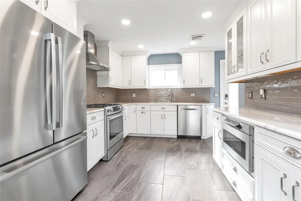 40 Hawthorne Street Lynbrook NY 11563