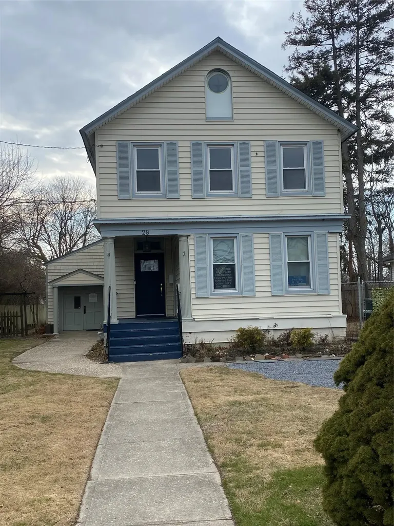 28 Brentwood Road Bay Shore NY 11706