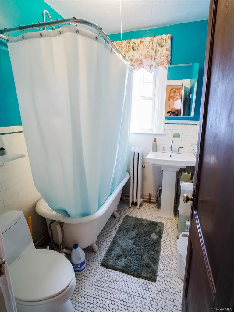 5844 78th Avenue Glendale NY 11385
