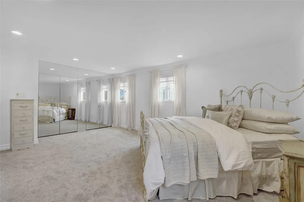 1673 North Gate Merrick NY 11566